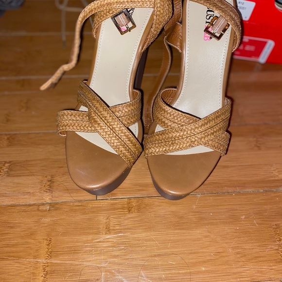 Platform Sandals - Picture 4 of 6